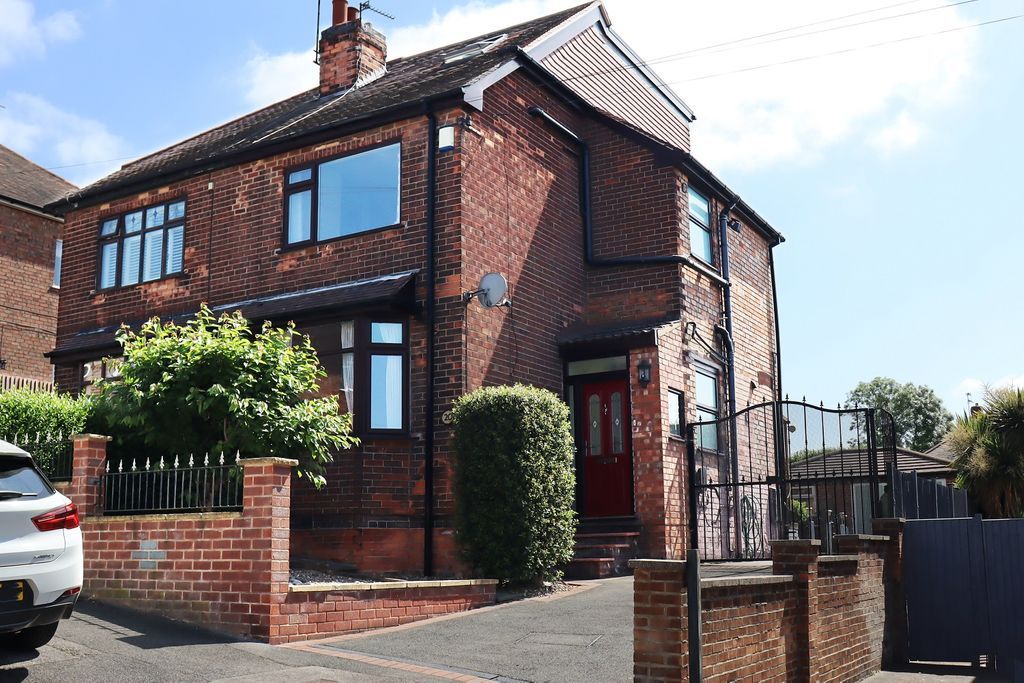 4 bed semidetached house for sale in Roslyn Avenue, Gedling