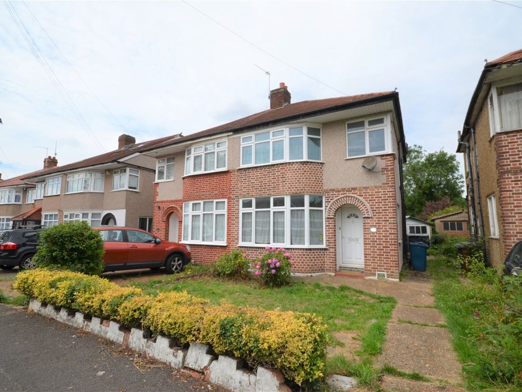3 bed semidetached house for sale in Elgin Avenue, Harrow HA3, £