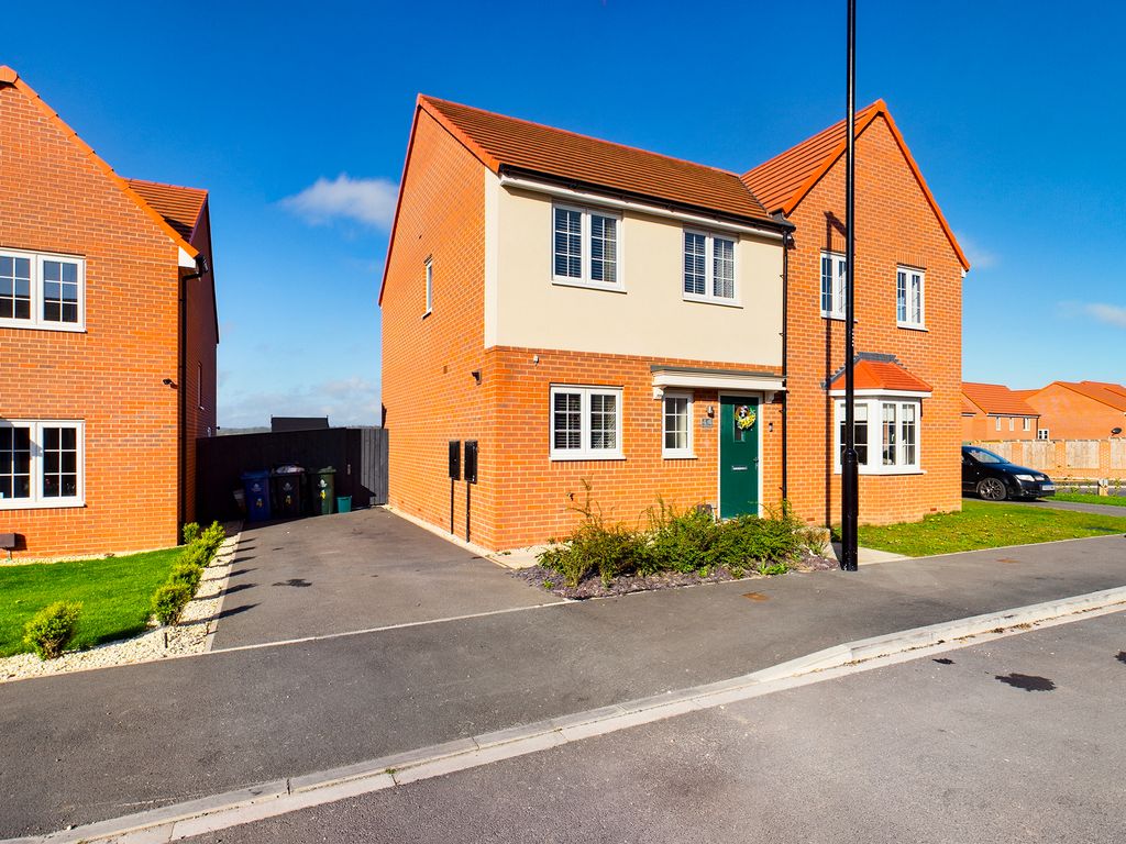 3 bed semidetached house for sale in Clover Street, Woodlands