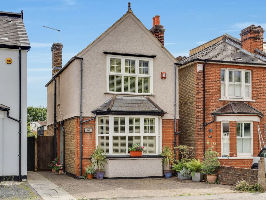 3 bed detached house for sale in Walton Road, West Molesey KT8, £