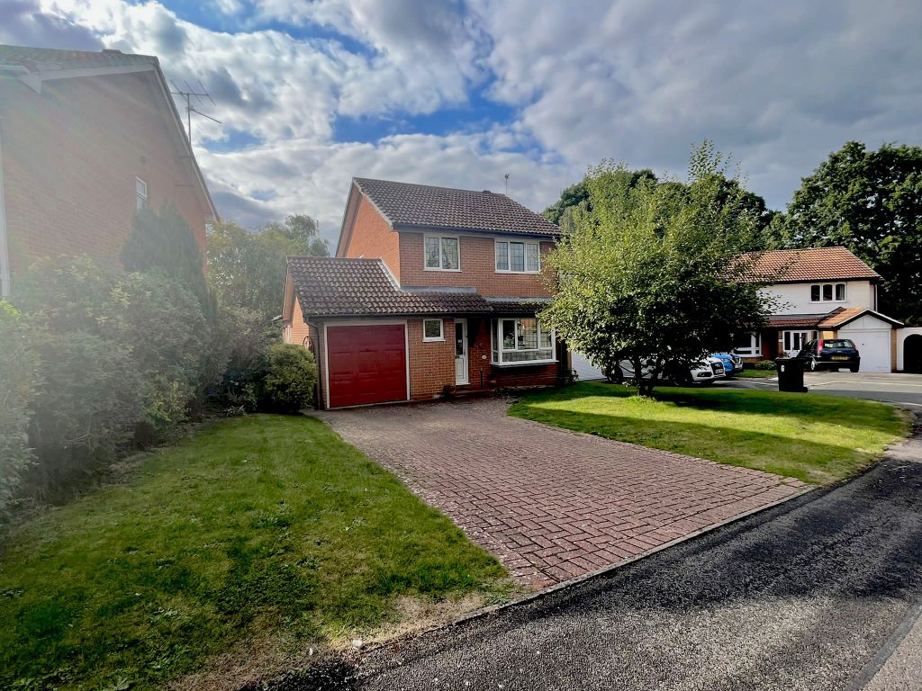 3 bed detached house for sale in Petrel Croft, Basingstoke, Hampshire
