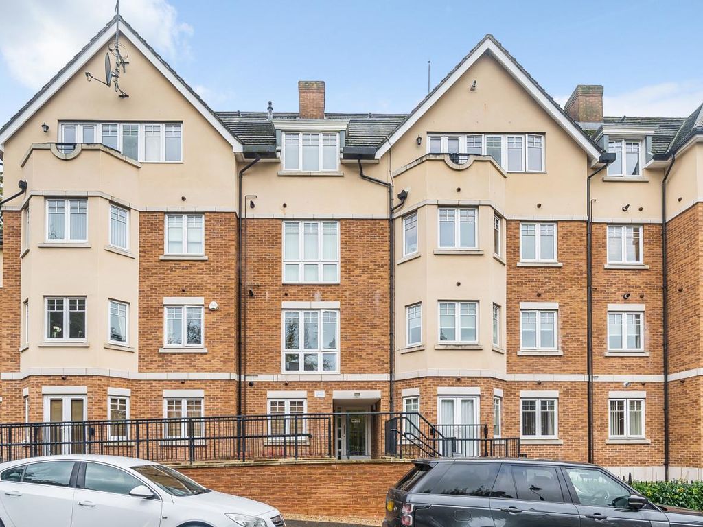 2 bed flat to rent in Casel Court, Stanmore HA7, £1,650 pcm Zoopla