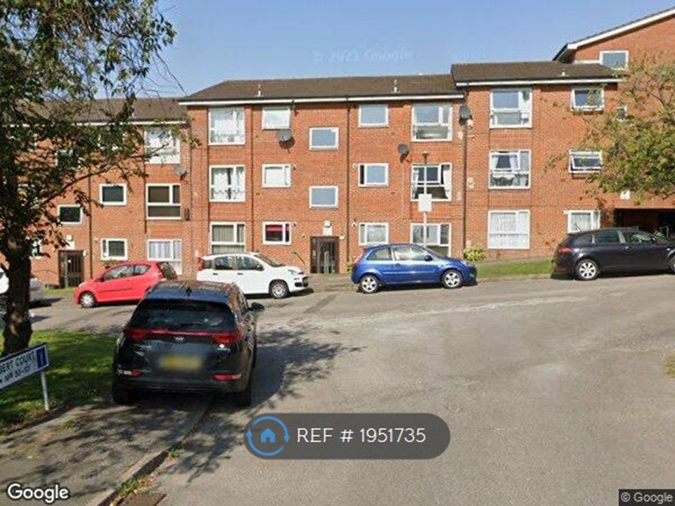 2 bed flat to rent in Lambert Court, Bushey WD23, £1,350 pcm Zoopla