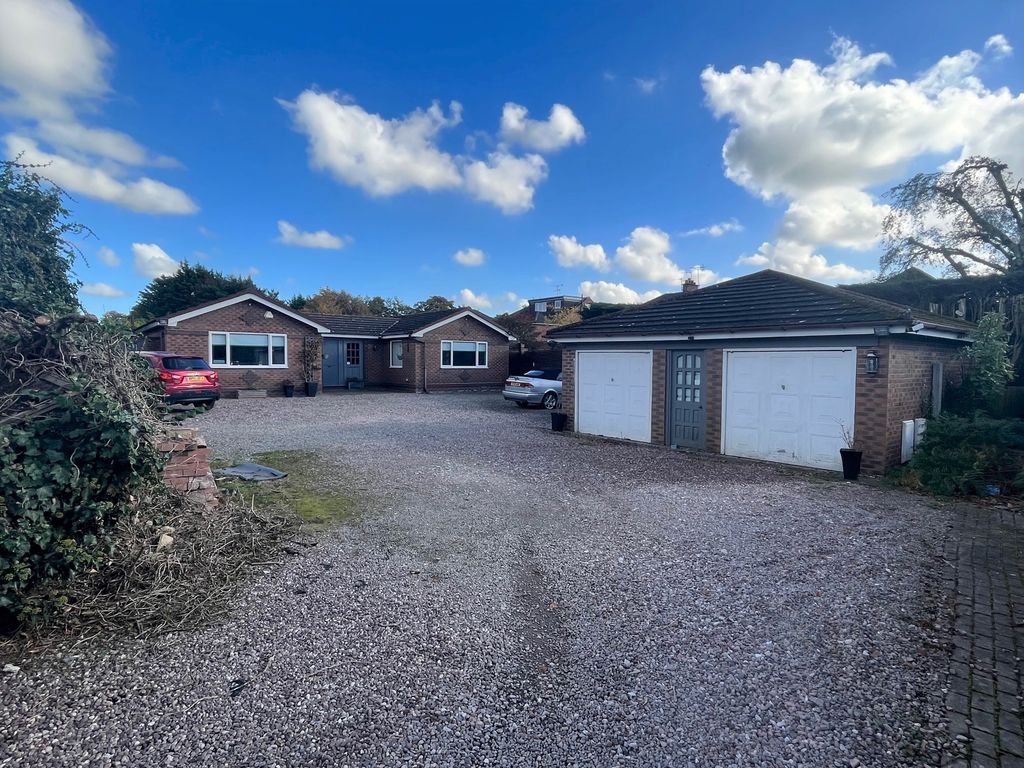 5 bed detached bungalow for sale in Liverpool Road South, Maghull