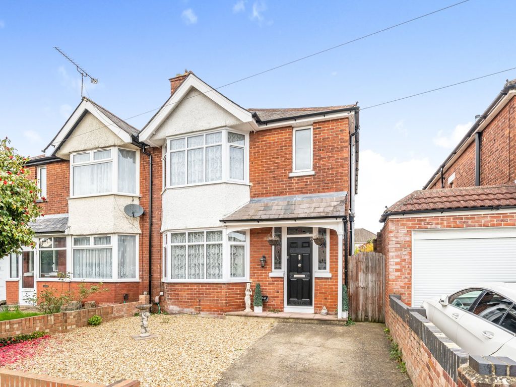 3 bed semidetached house for sale in Fawley Road, Southampton
