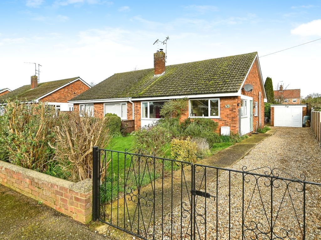 2 bed bungalow for sale in Queen Elizabeth Drive, Dersingham, King's