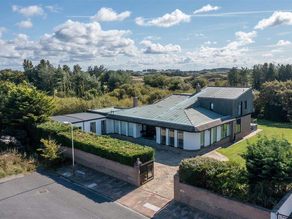 4 bed detached house for sale in Selworthy Road, Birkdale PR8, £