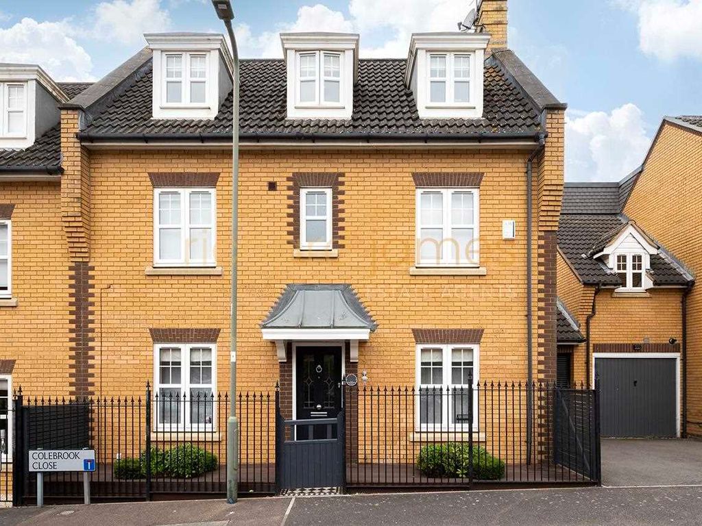 4 bed property for sale in Colebrook Close, London NW7 Zoopla