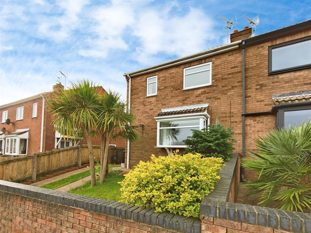 3 bed semidetached house for sale in Petersfield Close, Mansfield NG19