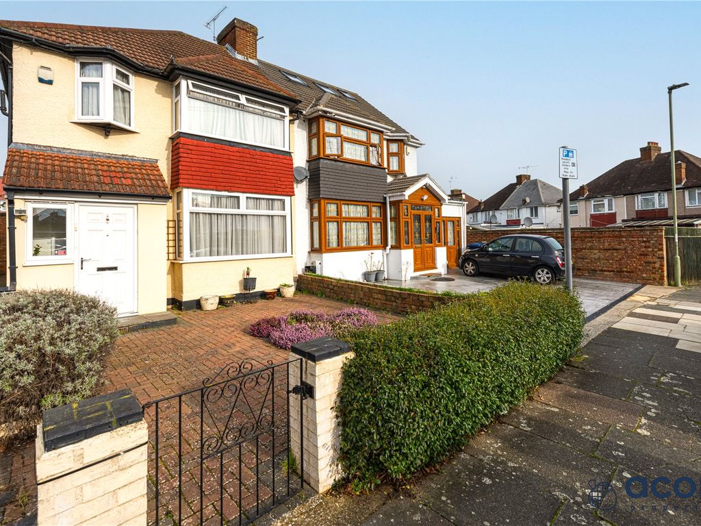 3 bed semidetached house for sale in Southbourne Avenue, Colindale NW9