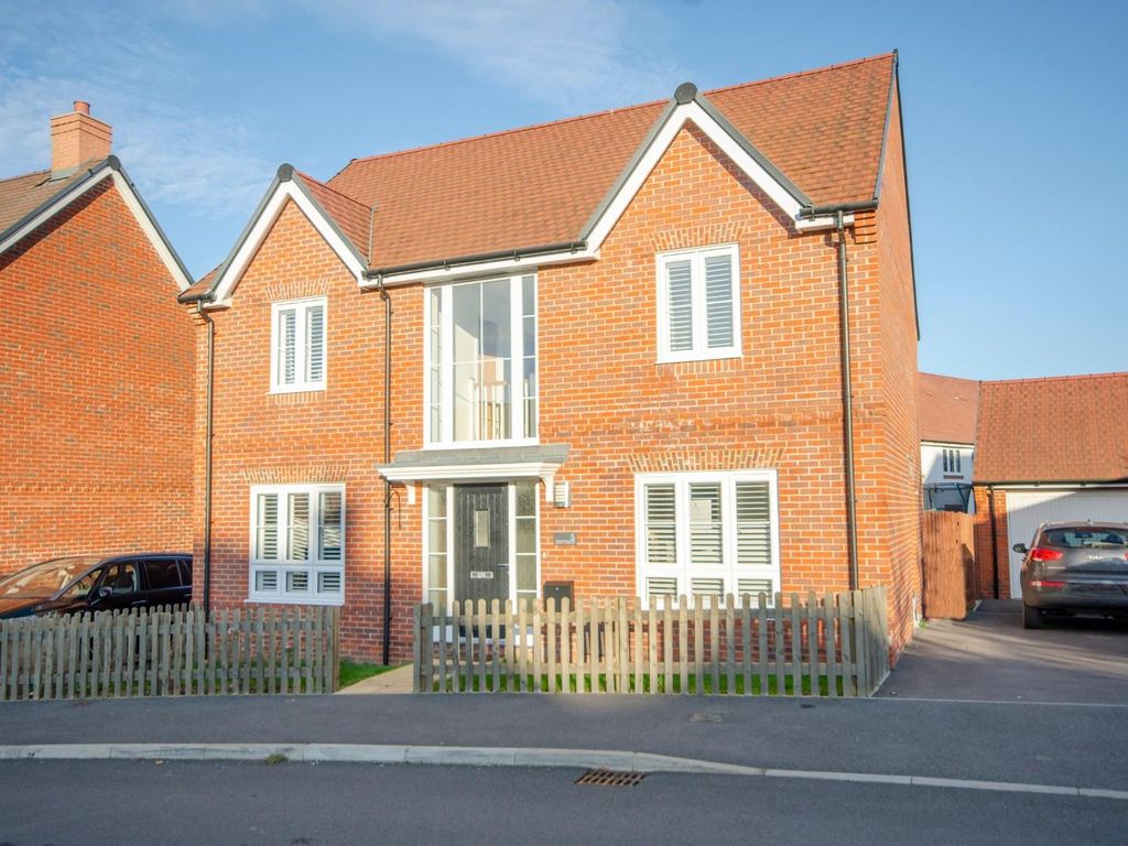 4 bed detached house for sale in Morant Crescent, Botley, Southampton