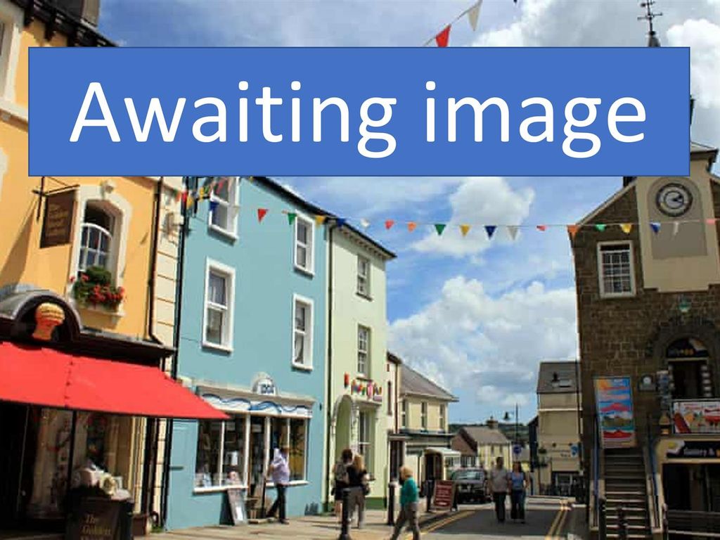 1 bed flat to rent in Market Square, Narberth SA67, £495 pcm Zoopla