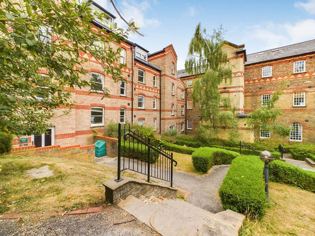 2 bed flat for sale in Kendall Court, Southdowns Park, Haywards Heath