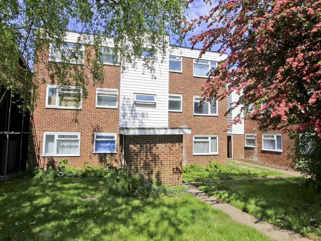 Aintree Close, Hillingdon UB8  