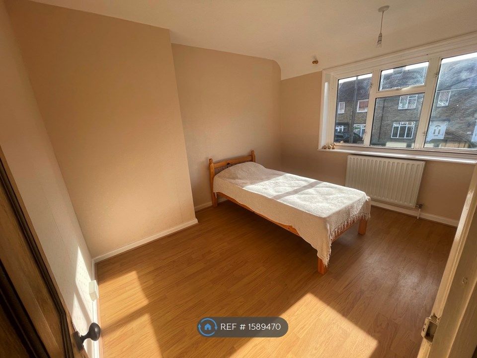 2 bed end terrace house to rent in Buckland Walk, Morden SM4 Zoopla