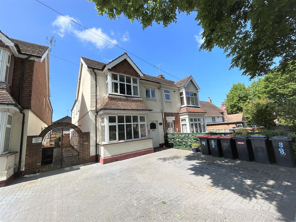 1 bed flat for sale in The Cloisters, Priory Road, Dunstable LU5 Zoopla