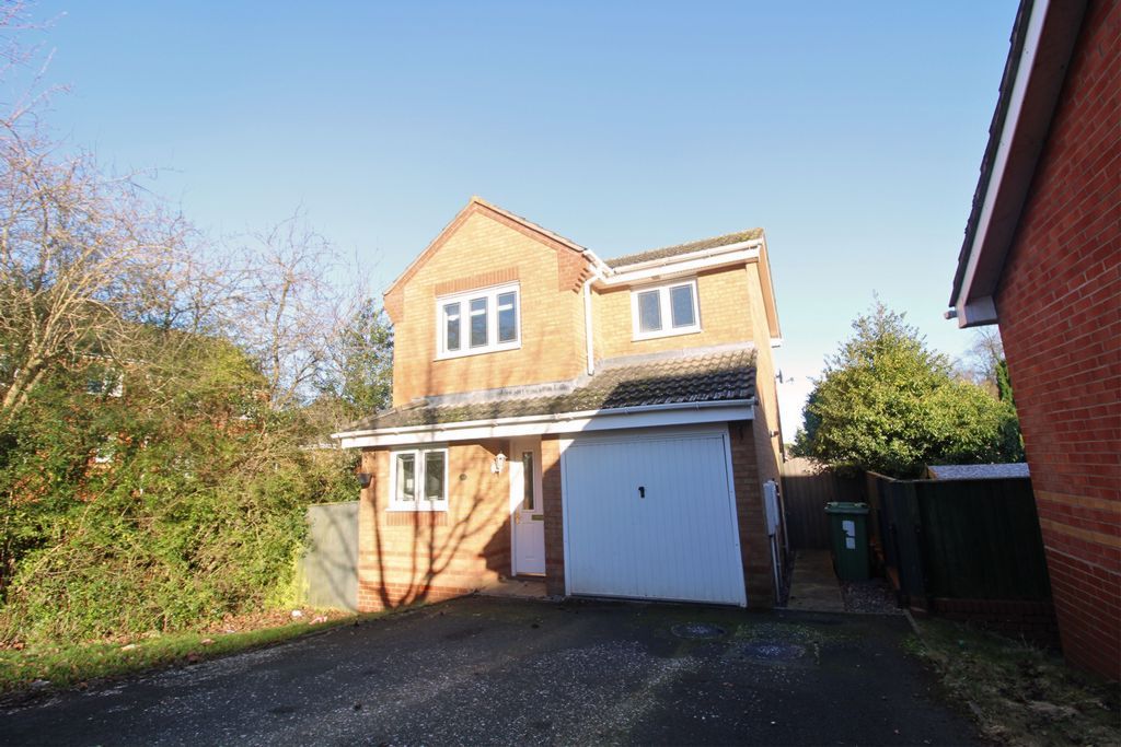 3 bed detached house to rent in Walk, Donnington Wood TF2, £