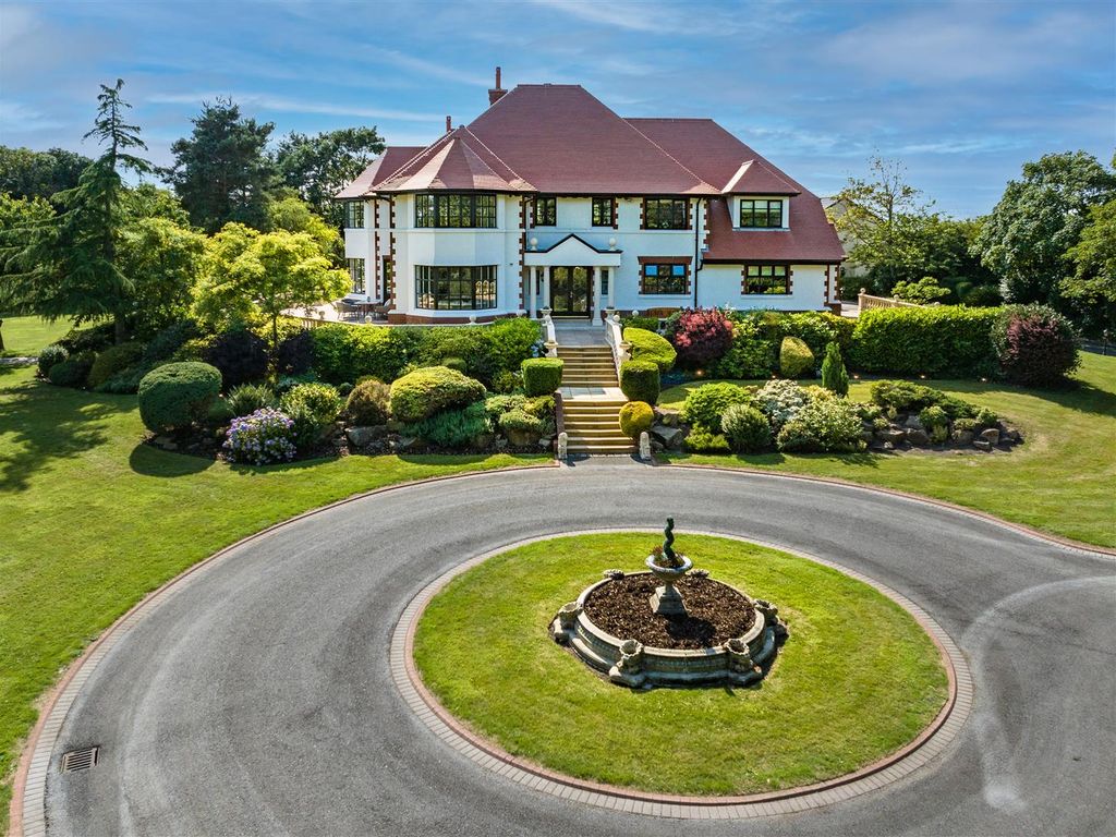 5 bed detached house for sale in Hill House Farm, Singleton Road
