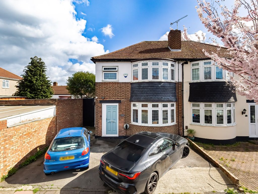 3 bed semidetached house for sale in Penrith Road, Ilford IG6 Zoopla