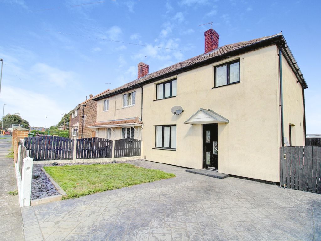 3 bed semidetached house for sale in Elizabeth Drive, Castleford WF10