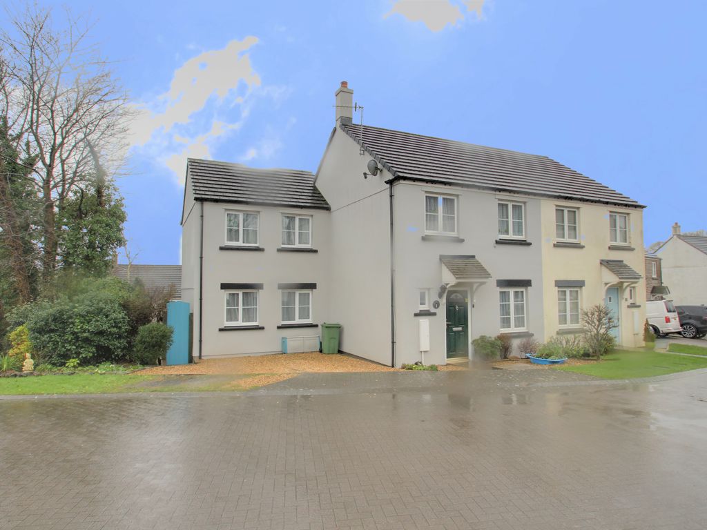 5 bed semidetached house for sale in Harebell Close, Pillmere, Saltash