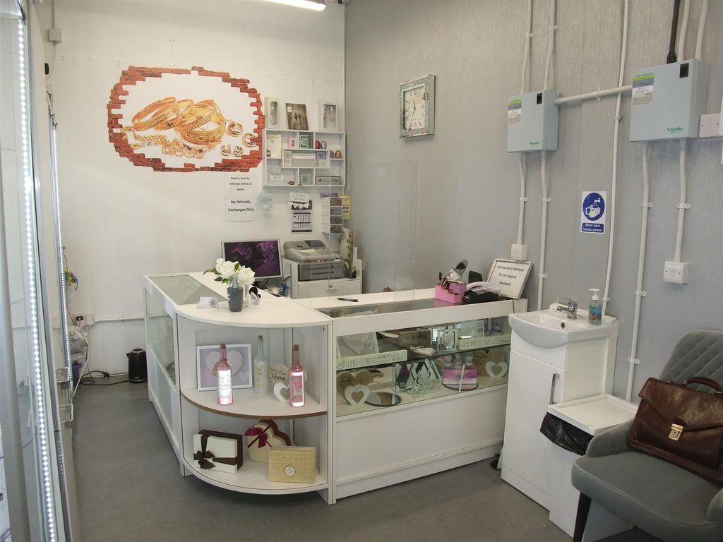 Jewellers amp Pawn Brokers LS2, Kirkgate Market, West Yorkshire