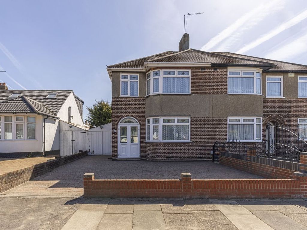 3 bed semidetached house for sale in Kirkland Avenue, Clayhall, Ilford IG5 Zoopla