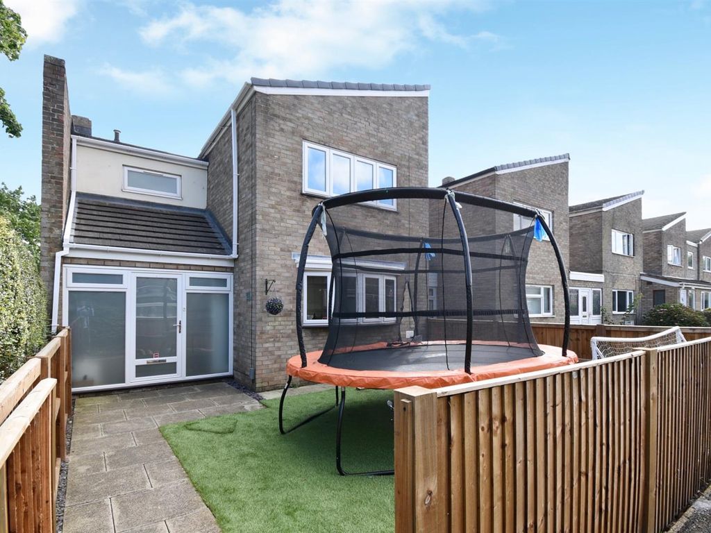 3 bed end terrace house for sale in Sandown Road, Stevenage SG1, £