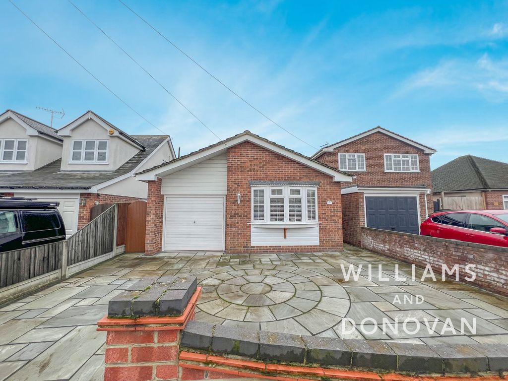 2 bed detached bungalow for sale in Stanley Road, Ashingdon, Rochford