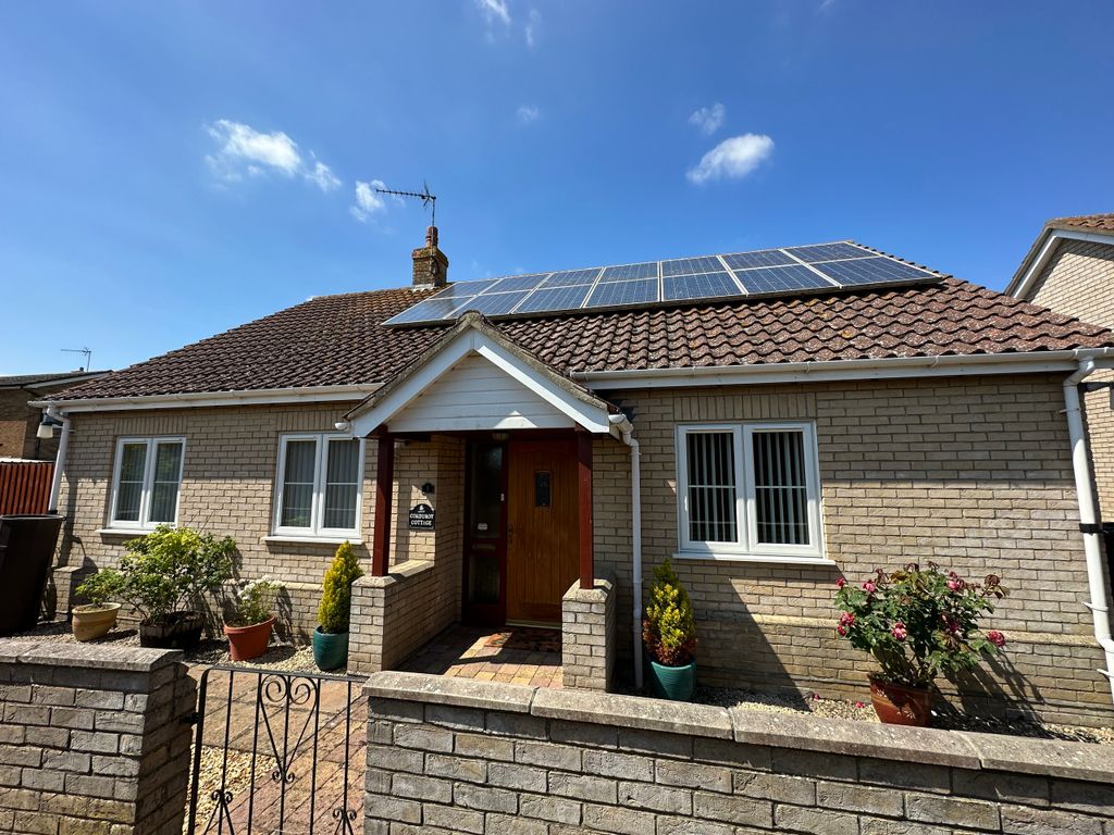 3 bed detached bungalow for sale in Walnut Tree Close, Stowupland