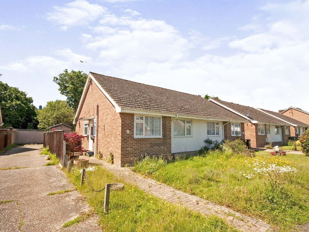 2 bed semidetached bungalow for sale in Bramble Drive, Hailsham BN27