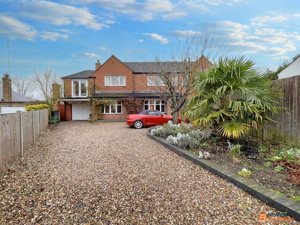 5 bed semidetached house for sale in Newbold Road, Barlestone CV13, £