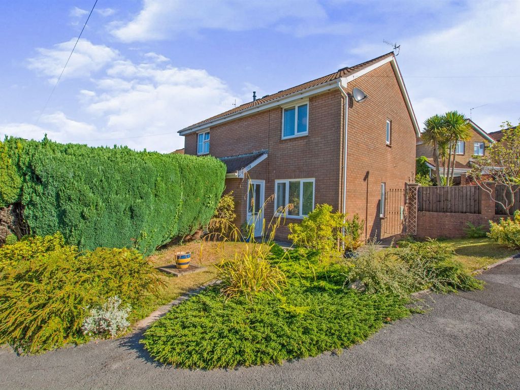 3 bed semidetached house for sale in Chester Close, New Inn, Pontypool