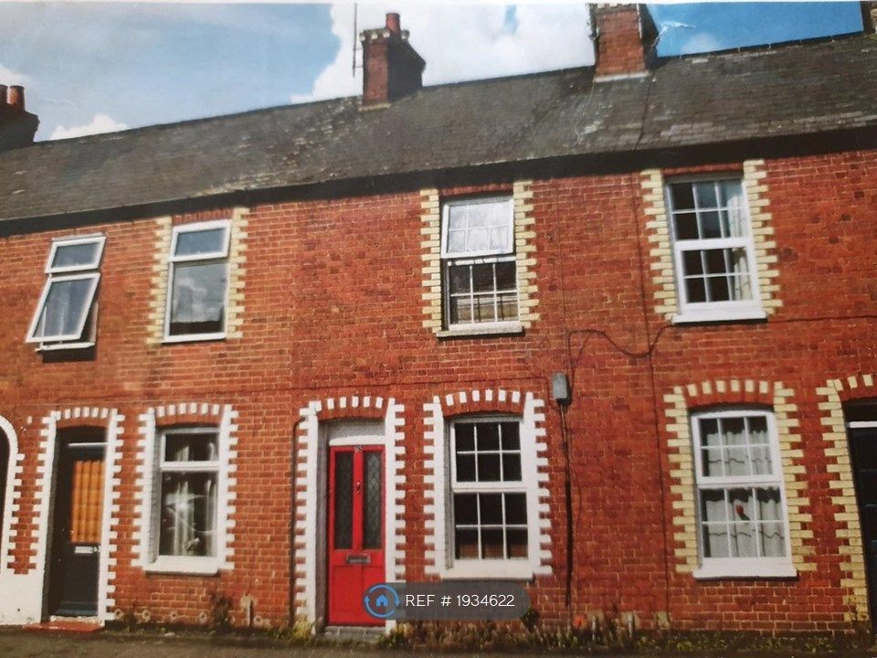 2 bed terraced house to rent in Chinnor Road, Thame OX9, £1,250 pcm
