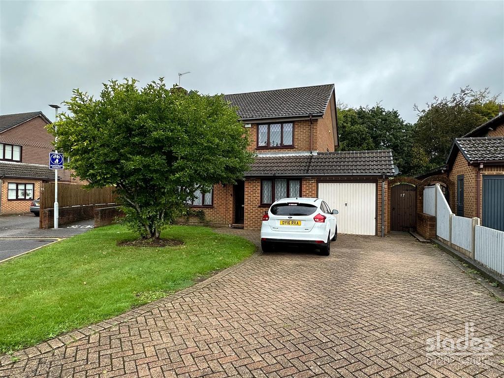 4 bed detached house to rent in Vine Farm Close, Talbot Village, Poole BH12, £2,100 pcm Zoopla