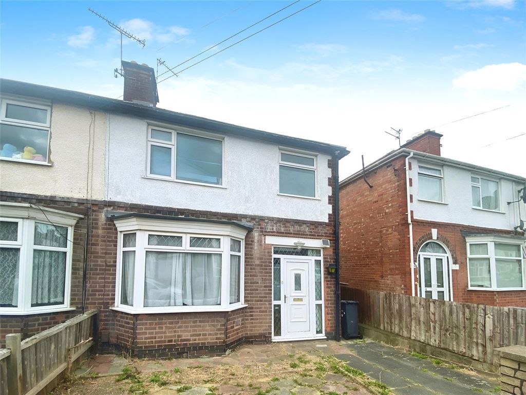 4 bed semidetached house to rent in Stanfell Road, Leicester