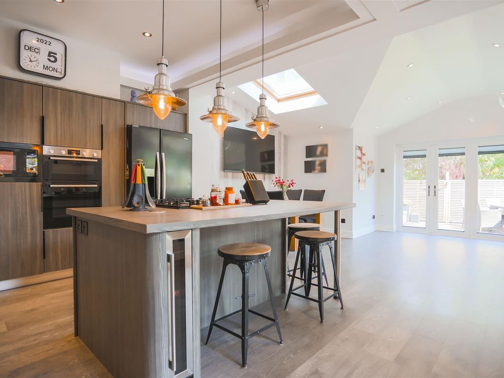 4 bed semidetached house for sale in Vestris Drive, Salford M6 Zoopla