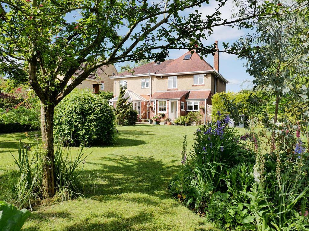 5 bed detached house for sale in Lickhill Road, Calne SN11 Zoopla