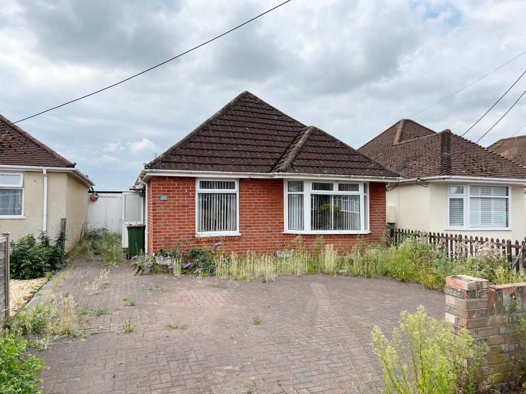 2 bed bungalow for sale in 31 Oakgrove Road, Eastleigh, Hampshire SO50, £175,000
