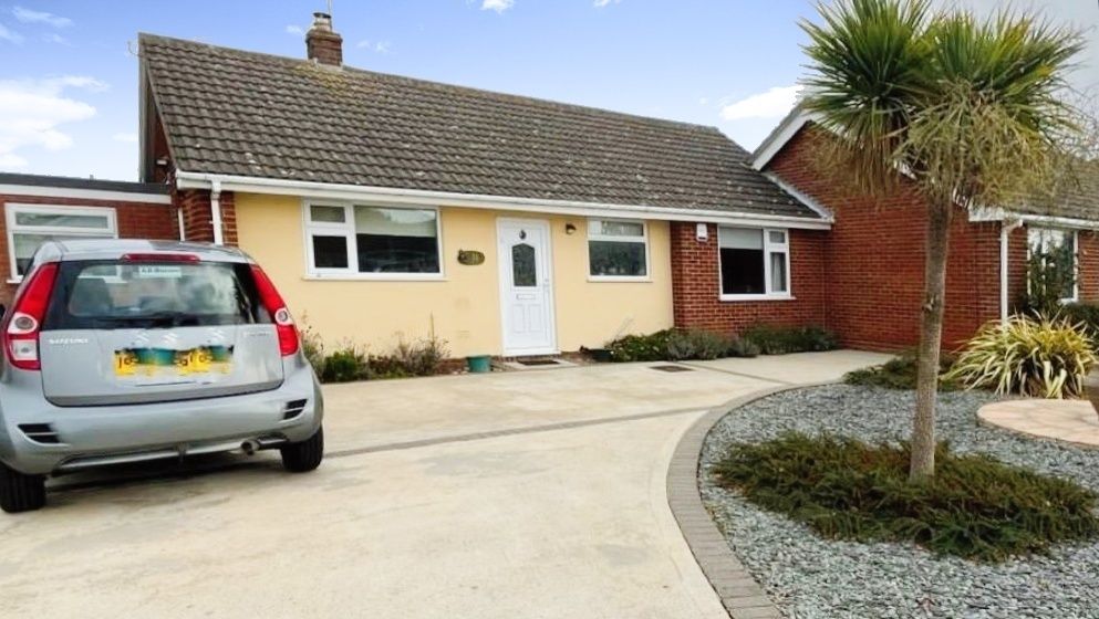 2 bed semidetached bungalow for sale in Kipling Drive, Sandilands