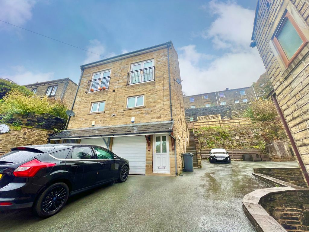 3 bed semidetached house to rent in Longwood Gate, Longwood