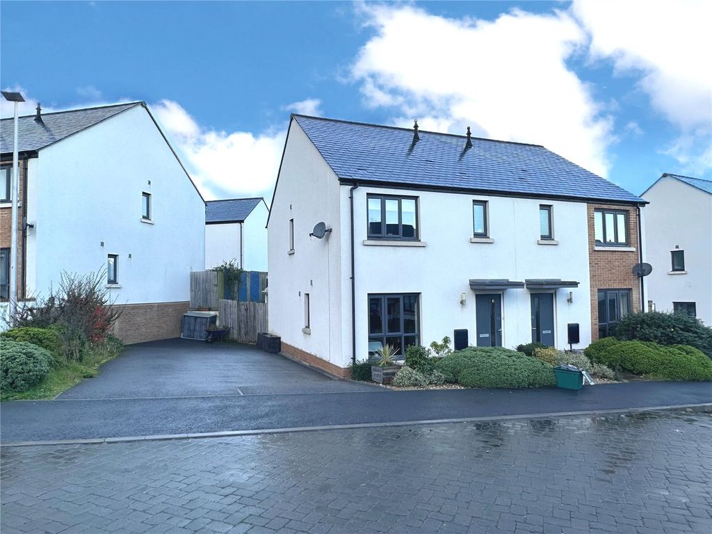 3 bed semidetached house for sale in Broom Park, Okehampton EX20, £