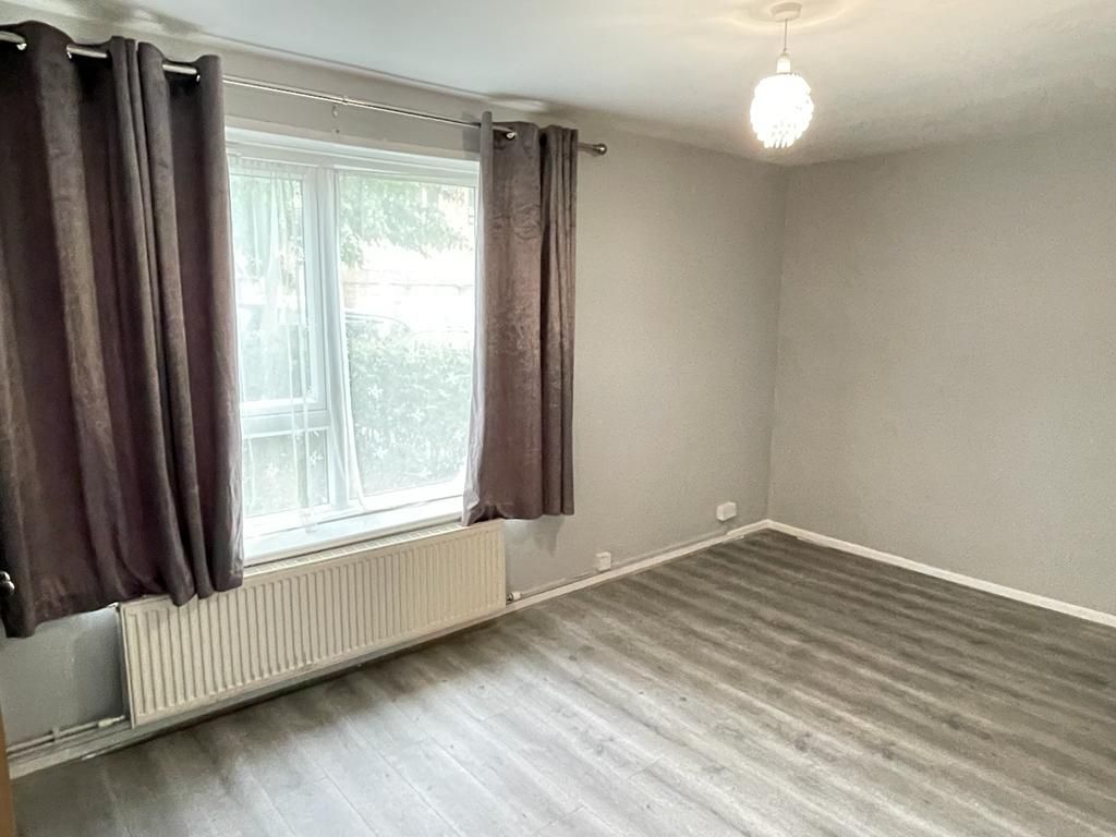 Studio to rent in Challice Way, Tulse Hill SW2, £1,095 pcm Zoopla