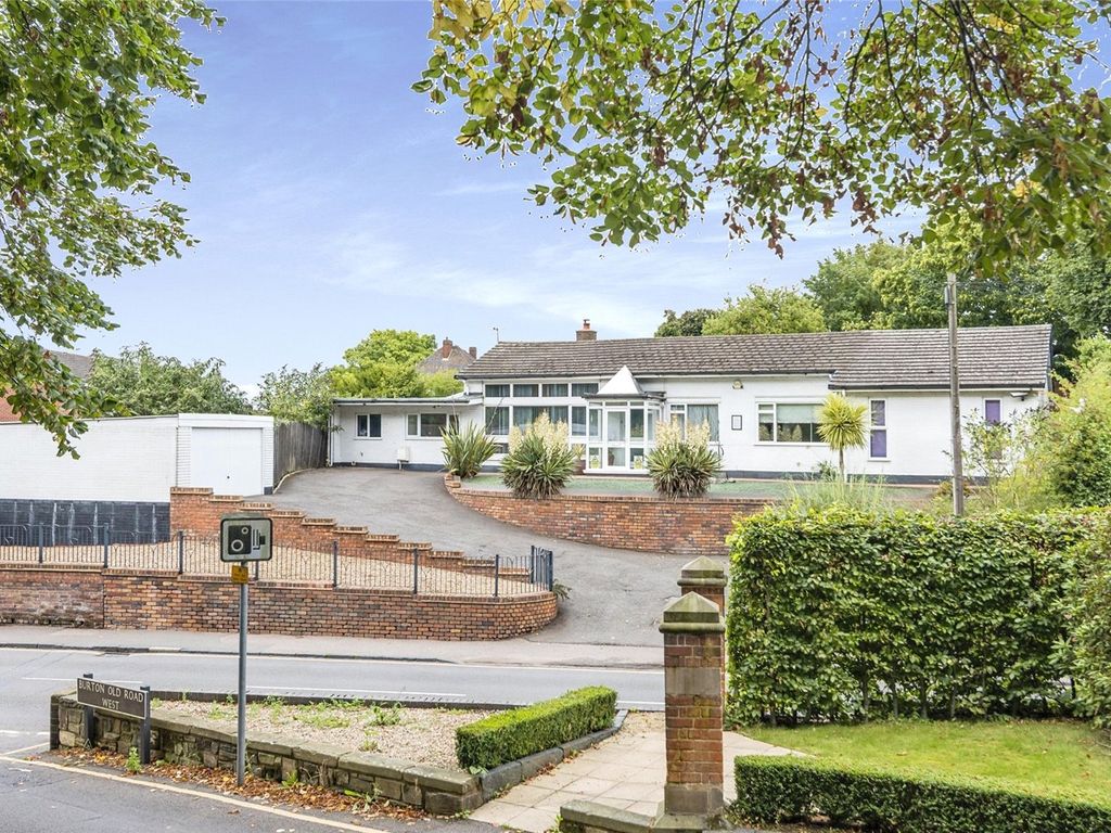 4 bed bungalow for sale in Trent Valley Road, Lichfield, Staffordshire