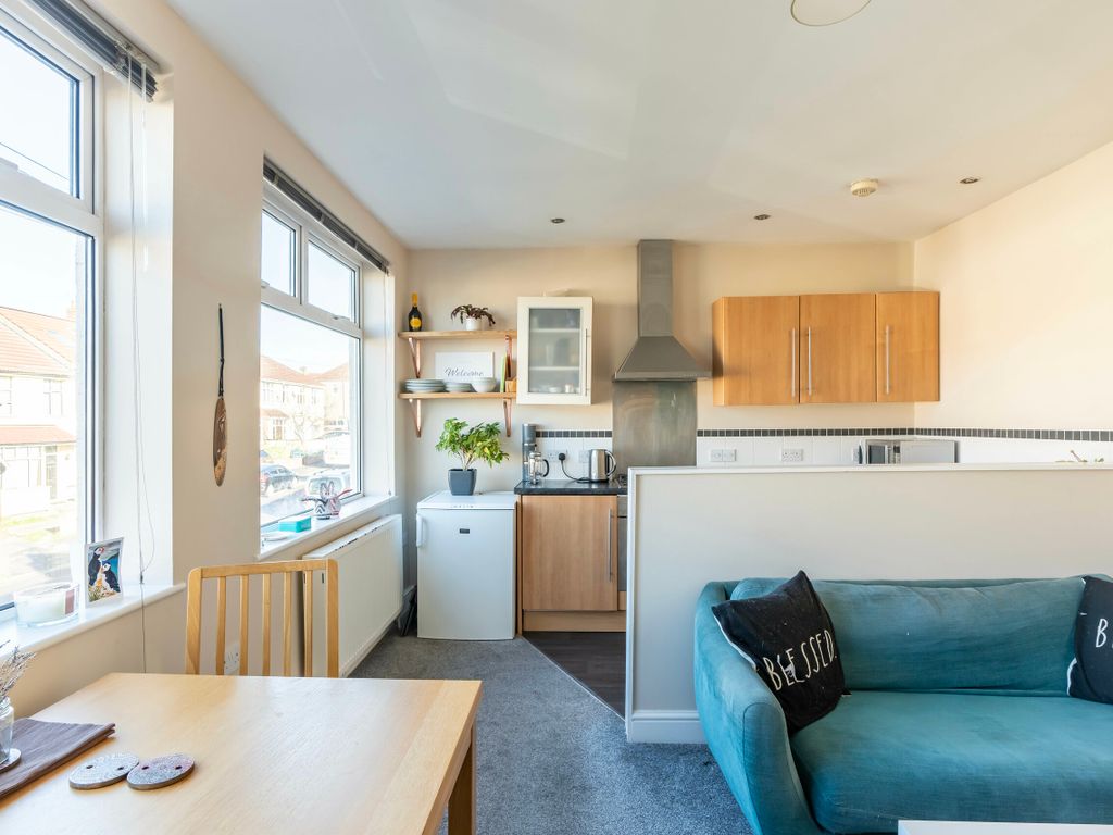 2 bed flat for sale in Keys Avenue, Horfield, Bristol BS7, £210,000