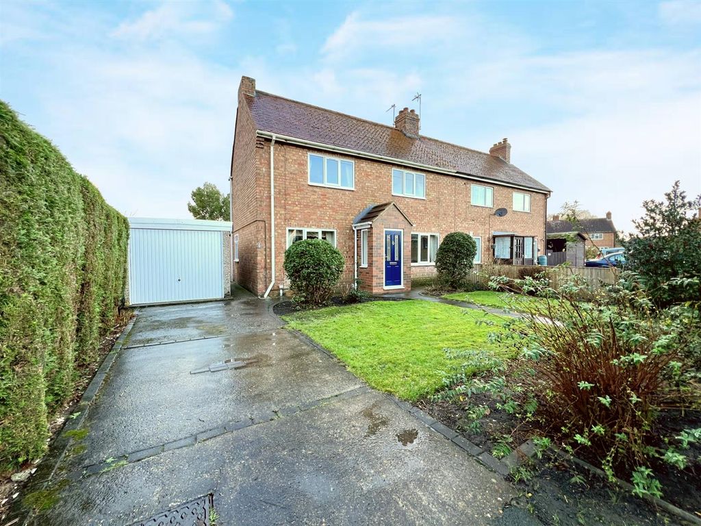 3 bed semidetached house for sale in Thimblehall Lane, Newport, Brough