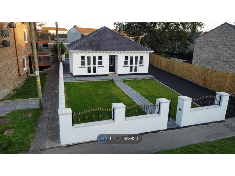 3 bed bungalow to rent in Cowbridge Road, Talbot Green, Pontyclun CF72