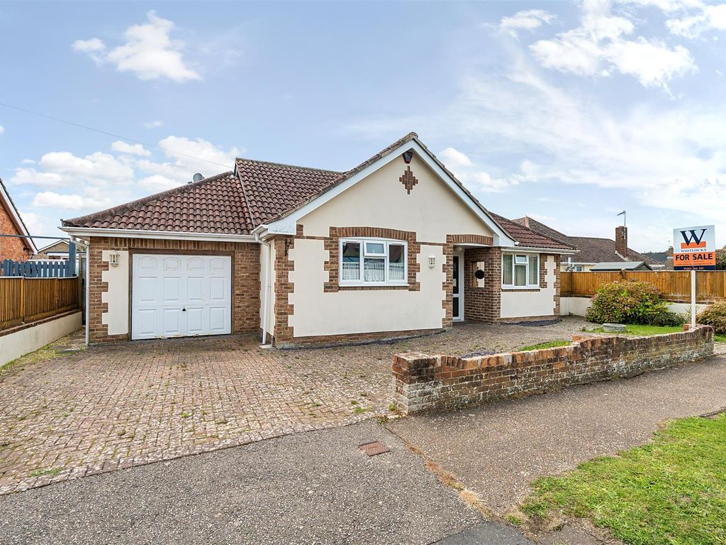 2 bed detached bungalow for sale in Greenways, Pagham, Bognor Regis