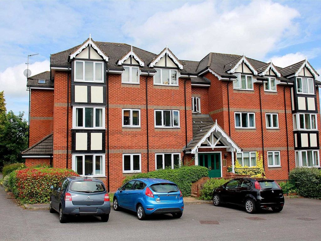 2 bed flat to rent in Cavendish Court, Hemel Hempstead, Available From