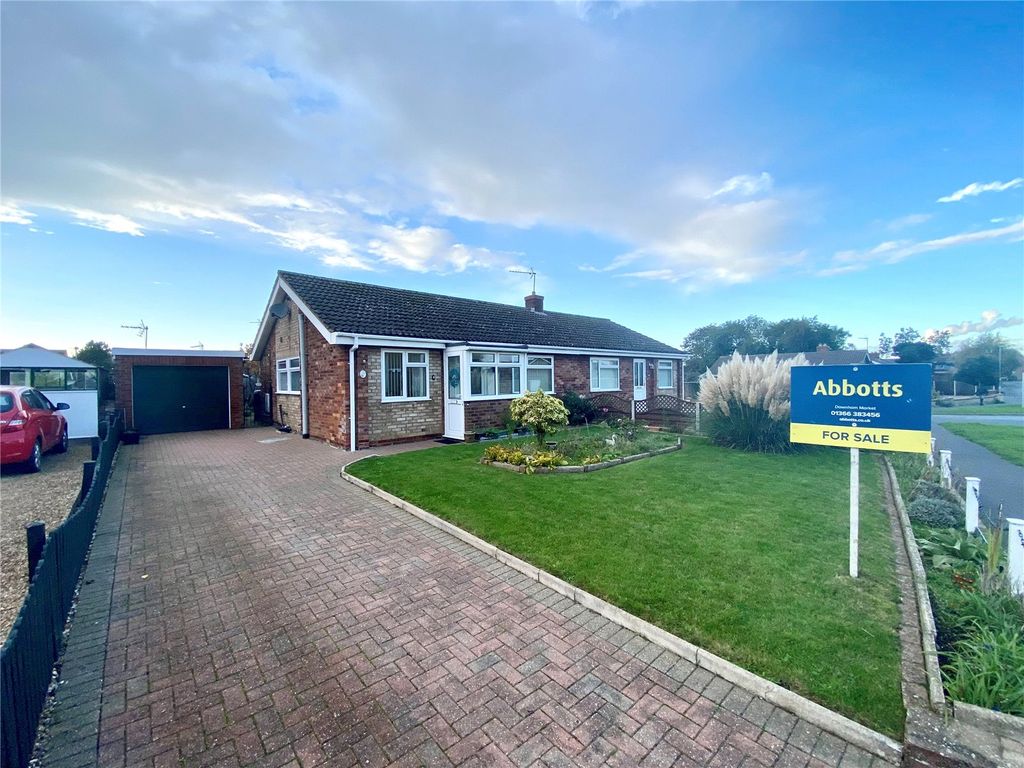 2 bed bungalow for sale in Wimbotsham Road, Downham Market, Norfolk